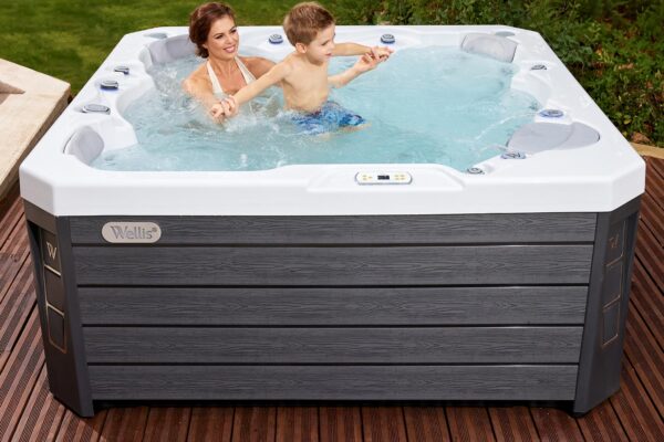 Wellis Prague hot tub wellis, prague, life, lifestyle, hot tub,